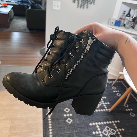 Cute Healed Booties - Picture 5 of 5